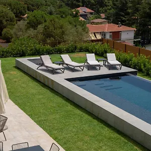 Mon Luxury Hotel