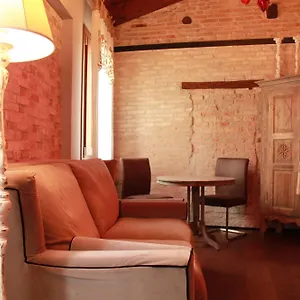 Rosso Charm Bed & Breakfast Venezia